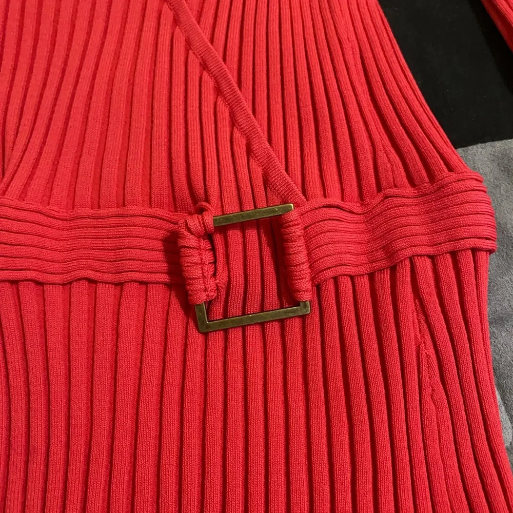 Red Ribbed V-Neck Top - Size Medium - Picture 2 of 6